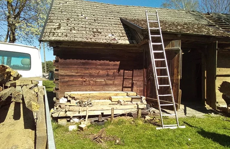 rozbiórka drewnianego domu